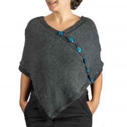Handstickad multiponcho som är poncho, scarf, bolero och väst i en.